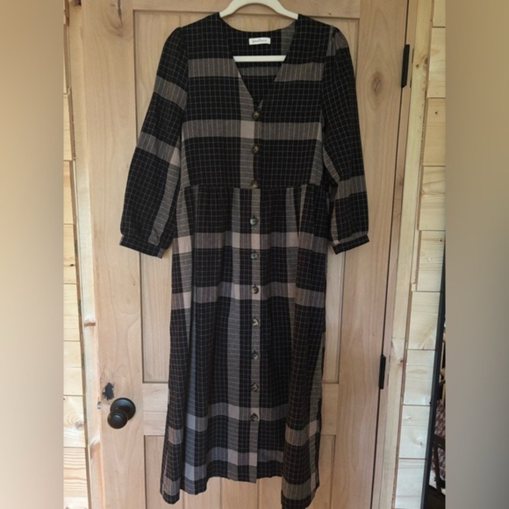 Neuflora Elegant Checkered Midi Dress